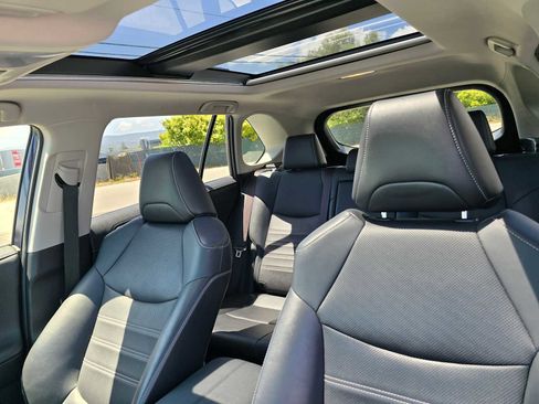 Used 2019 Toyota RAV4 Limited AWD/4WD image 25