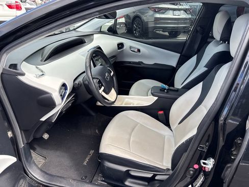 Used 2016 Toyota Prius Three Touring FWD image 13