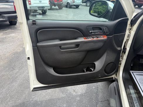 Used 2013 Chevrolet Avalanche LTZ AWD/4WD image 45
