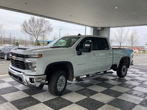 Used 2025 Chevrolet Silverado 2500 LT w/ Convenience Package image 5