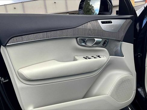 Used 2022 Volvo XC90 T8 Inscription image 26