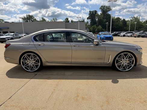 Used 2020 BMW 750i xDrive w/ Autobahn Package AWD/4WD image 3