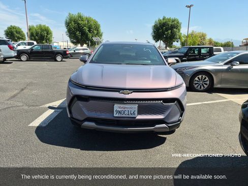 Used 2024 Chevrolet Equinox EV LT FWD image 2
