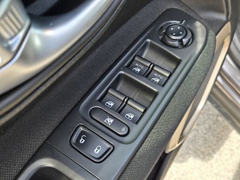 Used 2017 Jeep Renegade Latitude w/ Cold Weather Group AWD/4WD image 16