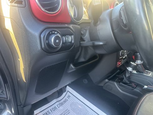 Used 2021 Jeep Wrangler Unlimited Rubicon w/ Xtreme Recon 35" Tire Package image 35