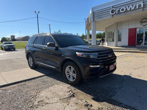 Used 2020 Ford Explorer XLT w/ Equipment Group 202A AWD/4WD image 3