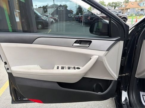 Used 2019 Hyundai Sonata SE FWD image 18