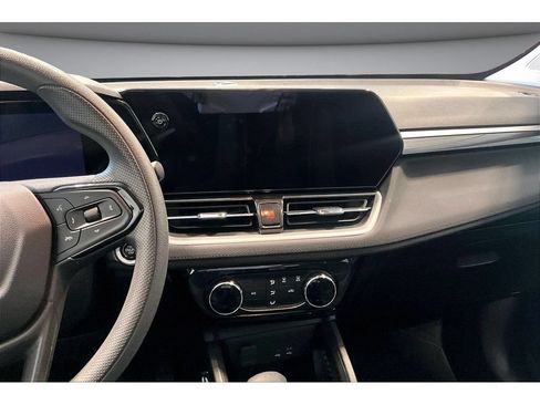 Used 2025 Chevrolet TrailBlazer LT FWD image 8