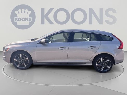 Used 2016 Volvo V60 T5 Platinum w/ Climate Package FWD image 2