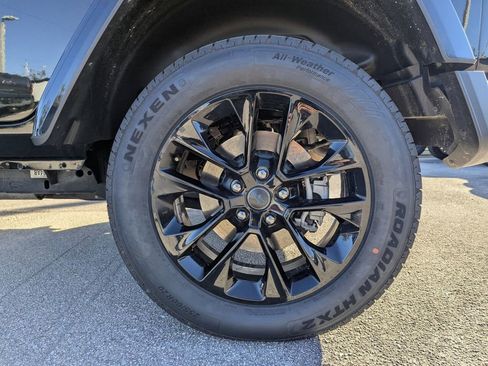 Used 2024 Jeep Wrangler Sahara image 16