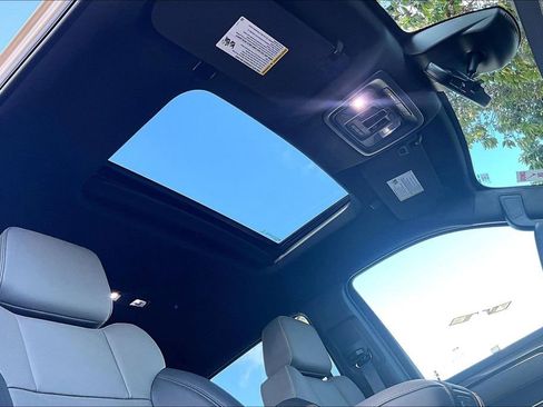 Used 2022 Chevrolet Silverado 1500 ZR2 w/ Technology Package image 14