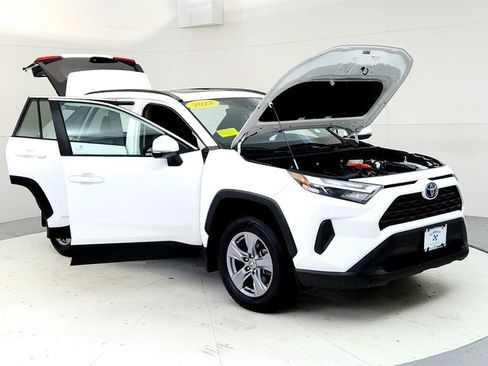 Used 2022 Toyota RAV4 XLE w/ Convenience Package AWD/4WD image 12
