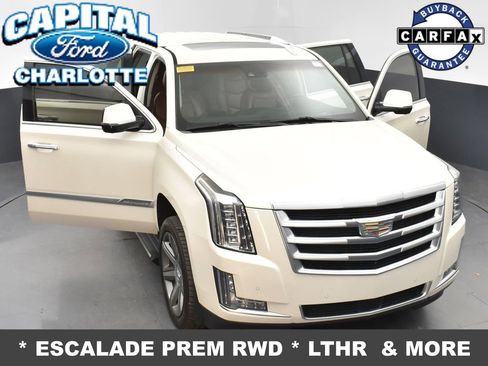 Used 2015 Cadillac Escalade Premium image 31