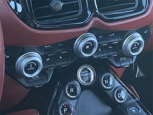 Used 2022 Aston Martin V8 Vantage Roadster image 16