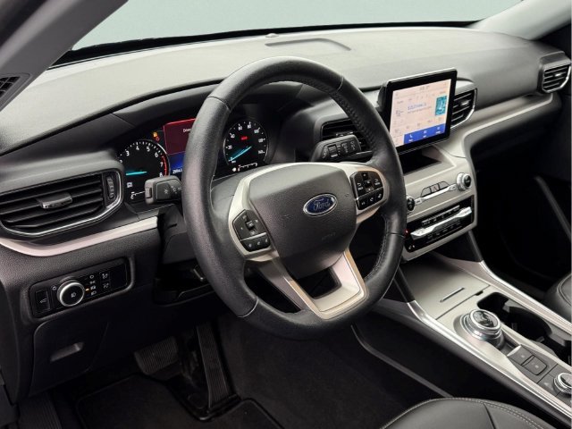 Used 2024 Ford Explorer XLT w/ Equipment Group 202A AWD/4WD image 20