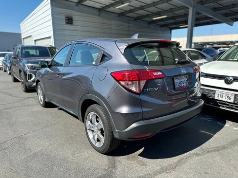 Used 2018 Honda HR-V LX image 3