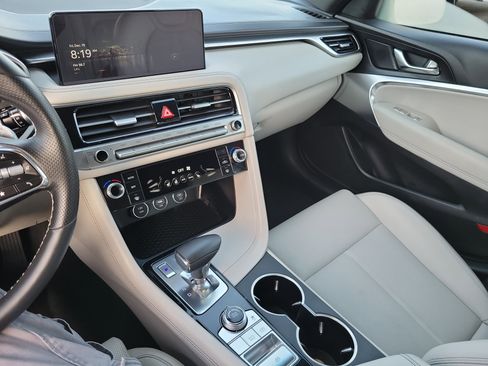 Certified 2025 Genesis G70 2.5T image 15