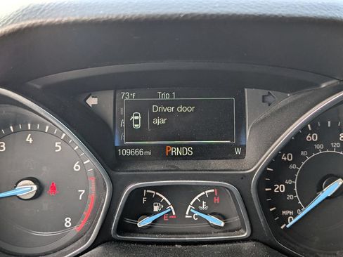 Used 2015 Ford Focus SE w/ Equipment Group 201A FWD image 21