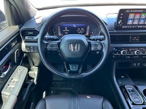 Used 2025 Honda Pilot Black Edition image 12