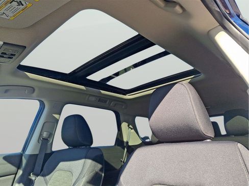 Used 2025 Nissan Pathfinder SV w/ SV Premium Package image 14