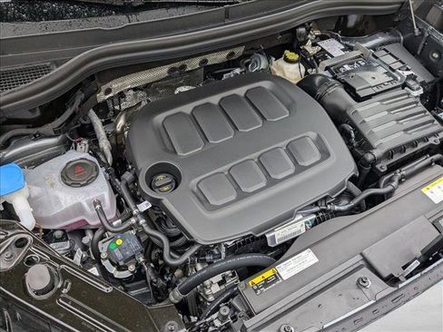 New 2026 Volkswagen Tiguan SE image 17