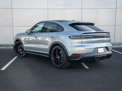 New 2026 Porsche Cayenne GTS image 3