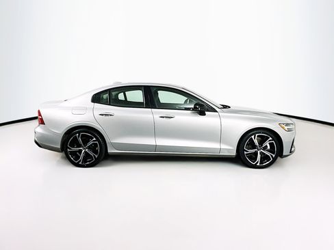 Used 2024 Volvo S60 B5 Core image 10