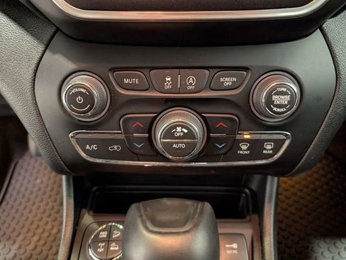 Used 2022 Jeep Cherokee Trailhawk w/ Premium Leather Package image 20