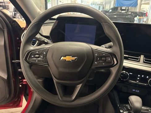 Used 2025 Chevrolet Trax LT FWD image 14