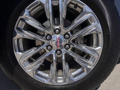 Used 2023 GMC Yukon XL SLT image 9