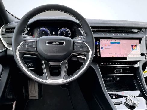 New 2026 Jeep Grand Cherokee Altitude image 15