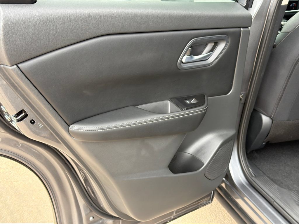 Used 2026 Nissan Rogue SV FWD image 21