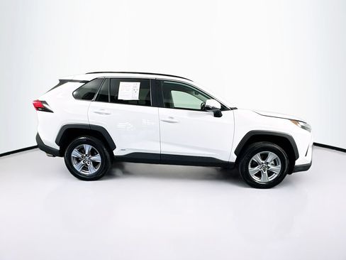 Used 2025 Toyota RAV4 XLE AWD/4WD image 9