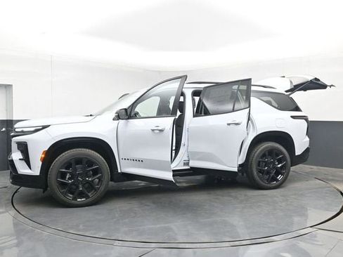 New 2026 Chevrolet Traverse RS w/ LPO, Floor Liner Package FWD image 96