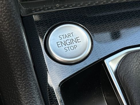 New 2025 Volkswagen Taos SE image 20