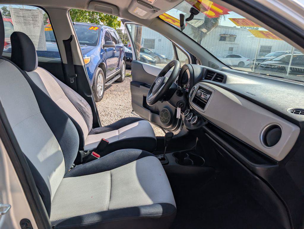 Used 2013 Toyota Yaris LE FWD image 13