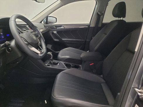 Used 2022 Volkswagen Tiguan SE image 17