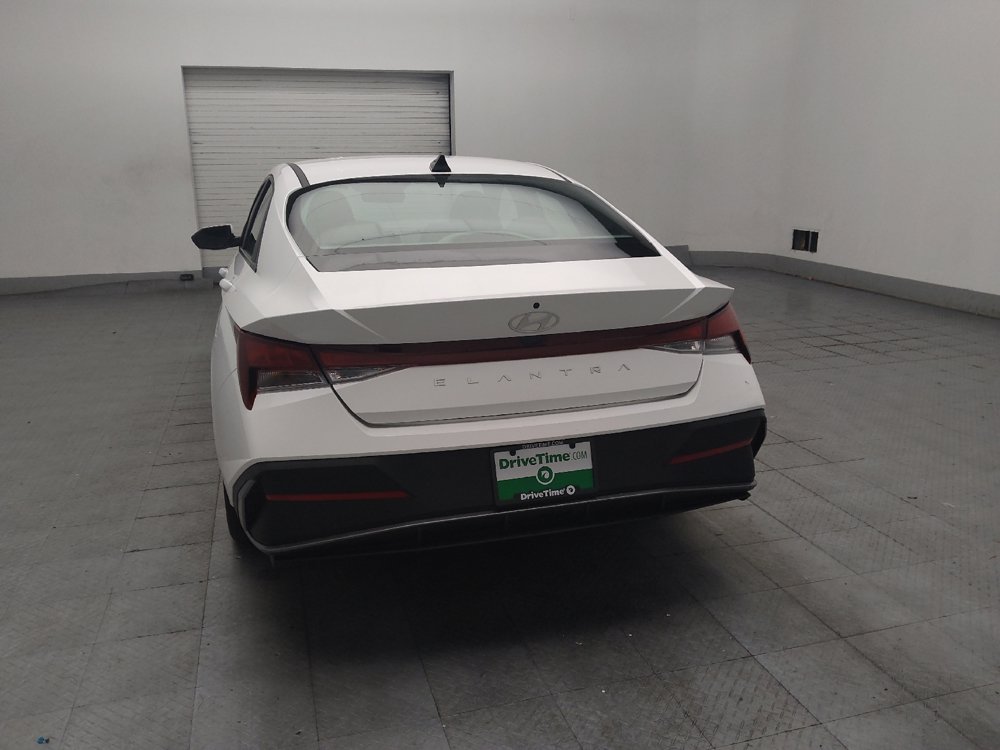 Used 2024 Hyundai Elantra SE FWD image 6