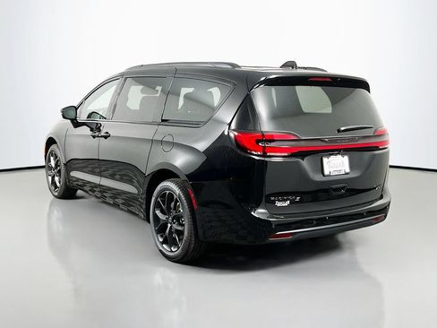 New 2027 Chrysler Pacifica Limited AWD/4WD image 5