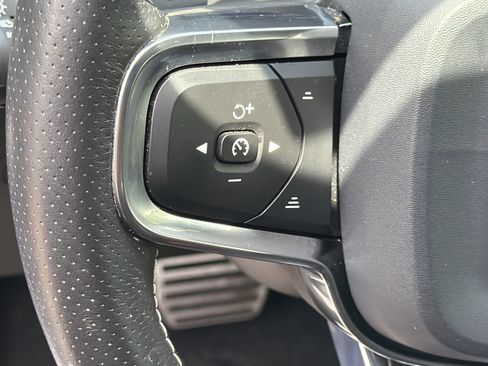 Used 2019 Volvo XC40 T5 R-Design AWD/4WD image 19