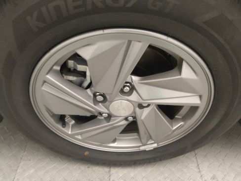 Used 2025 Hyundai Elantra SE FWD image 31