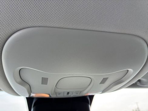 Used 2016 Jeep Renegade Latitude image 8