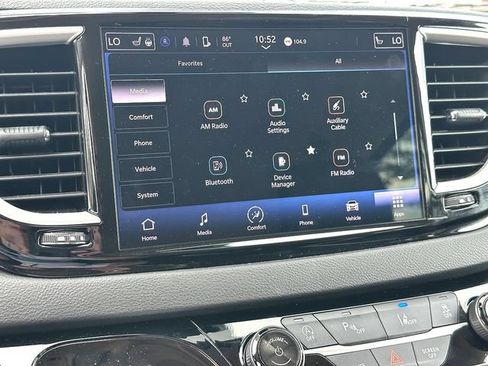 Used 2024 Chrysler Pacifica Touring-L FWD image 14