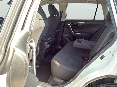 Used 2022 Toyota RAV4 LE FWD image 16
