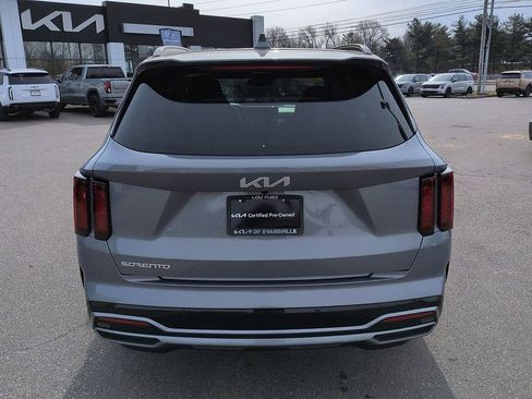 Used 2023 Kia Sorento EX w/ Panoramic Sunroof Package image 6