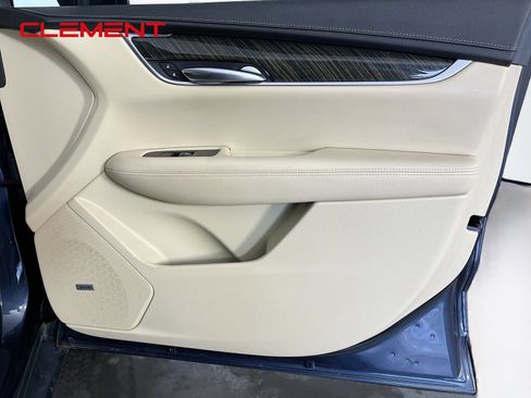 Used 2018 Cadillac XT5 FWD image 37