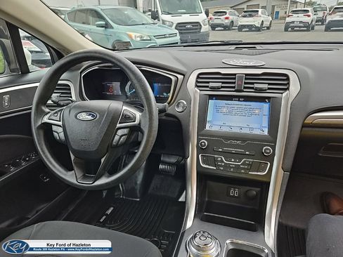 Used 2019 Ford Fusion SE FWD image 22