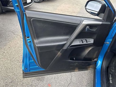 Used 2018 Toyota RAV4 XLE image 15