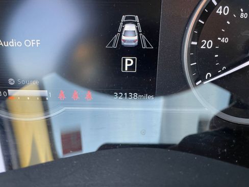 Used 2025 Nissan Versa SV FWD image 39