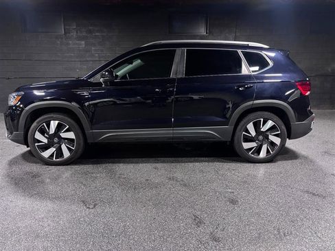 Used 2024 Volkswagen Taos SEL image 2